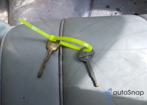 1991 Lincoln Town Car Executive z USA, uszkodzony, nr VIN 1LNCM81W9MY732357